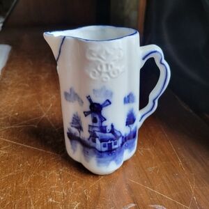 VTG 5-1/4" Delft Blue & White Eggshell Porcelain Lobed Creamer Pitcher